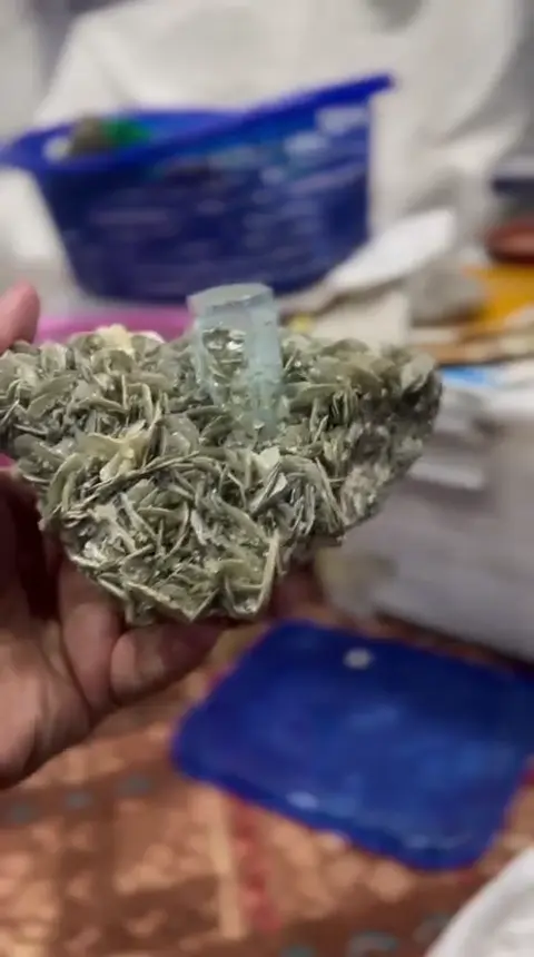 Crystal on textured matrix