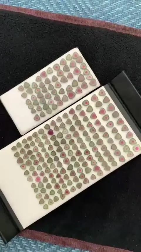 Gemstone presentation trays