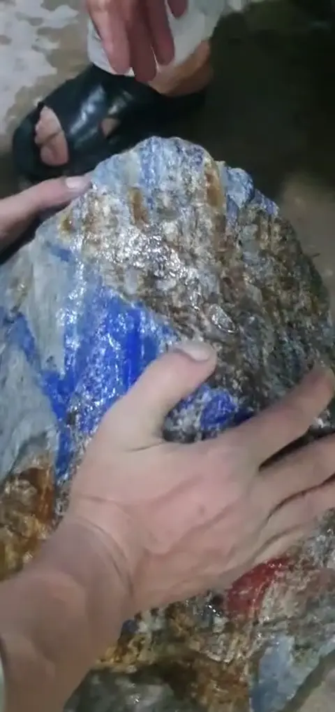 Lapis lazuli boulder